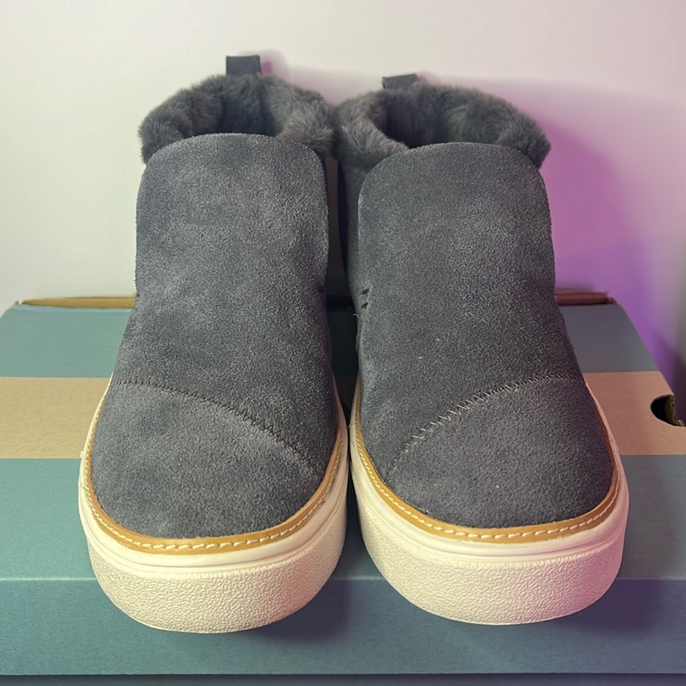 New - TOMS Paxton forged iron grey suede/faux fur. Water resistant.